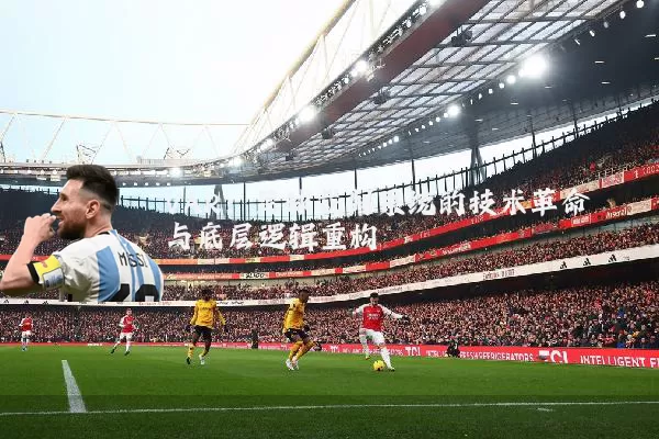 VAR：足球裁判系统的技术革命与底层逻辑重构